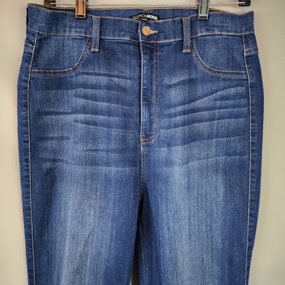 ❤️ 3/$25 Fashion Nova Blue Jeans - Picture 2 of 5